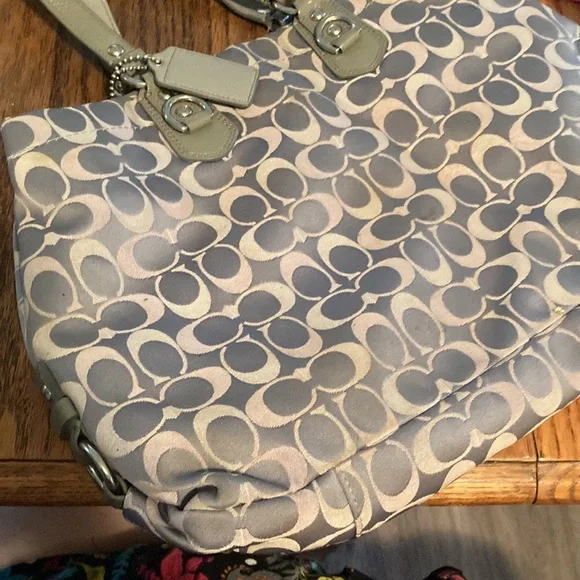 Coach - Vintage Silver/Gray Purse - Picture 5 of 9